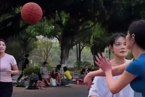 加一组不太会打！小姐姐们4v4打半场投篮神准