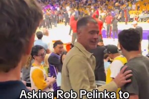 🤣湖人球迷现场喊话佩林卡：你去把字母哥交易过来~