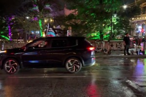 老丈人给女婿加油！前天福建逆转广东，水均益和女儿一起在电视机前看邹阳比赛